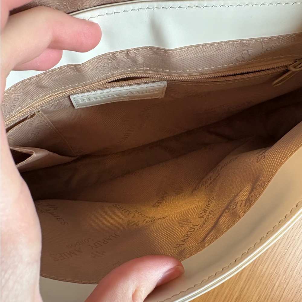Hardy Amies White Shoulder Bag - Picture 6 of 9
